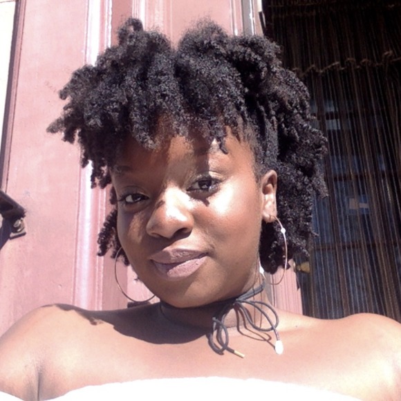 Meet your Posher, Dominique - Picture 1 of 1